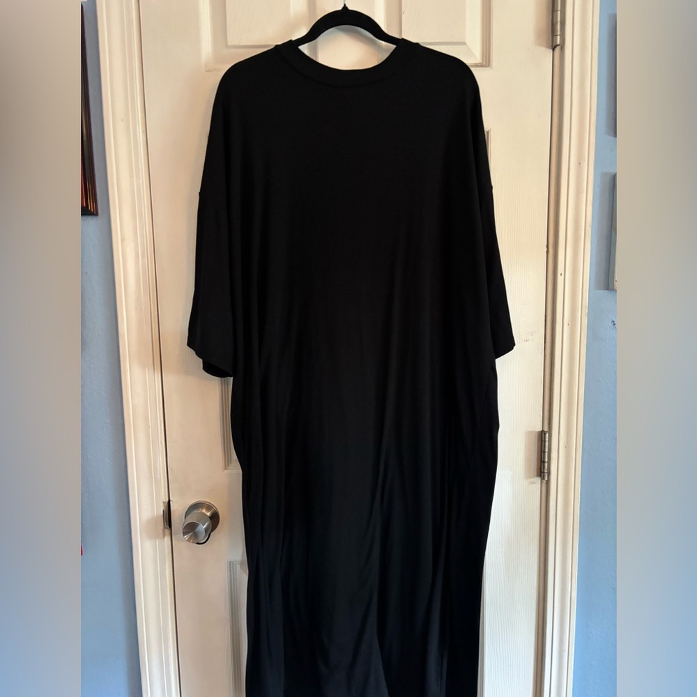 Dressed in Lala Black Ribbed Midi Dress.